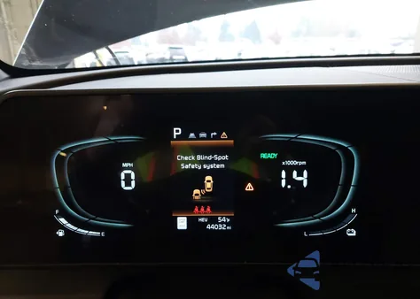 2023 Kia Sportage Plug-In Hybrid X-Line z USA, uszkodzony, nr VIN KNDPYDAH8P7085576